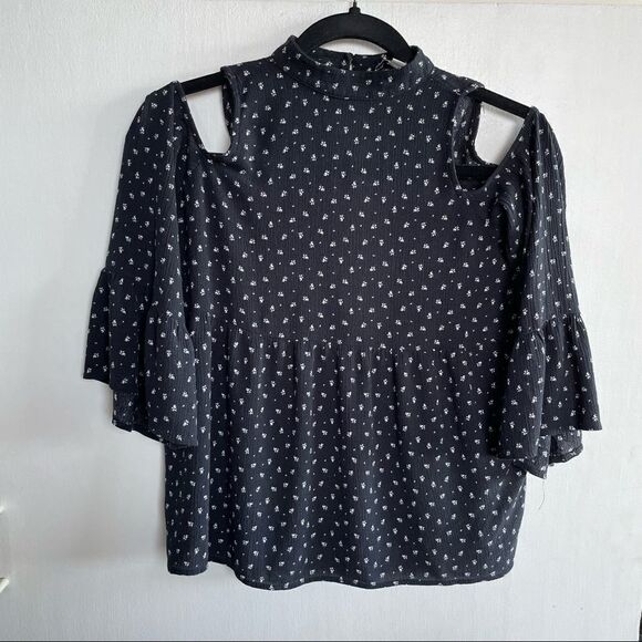 American Eagle cold shoulder top - Picture 2 of 6